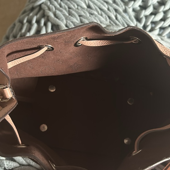 Louis Vuitton Bella Bag - Picture 4 of 12